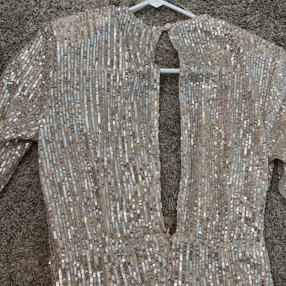 NWOT - Vici Hips Don’t Lie Plunging Sequin Ruffle Dress - Picture 2 of 3